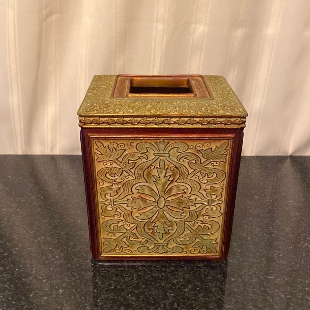 Elegant Green and Brown Tissue Box Cover